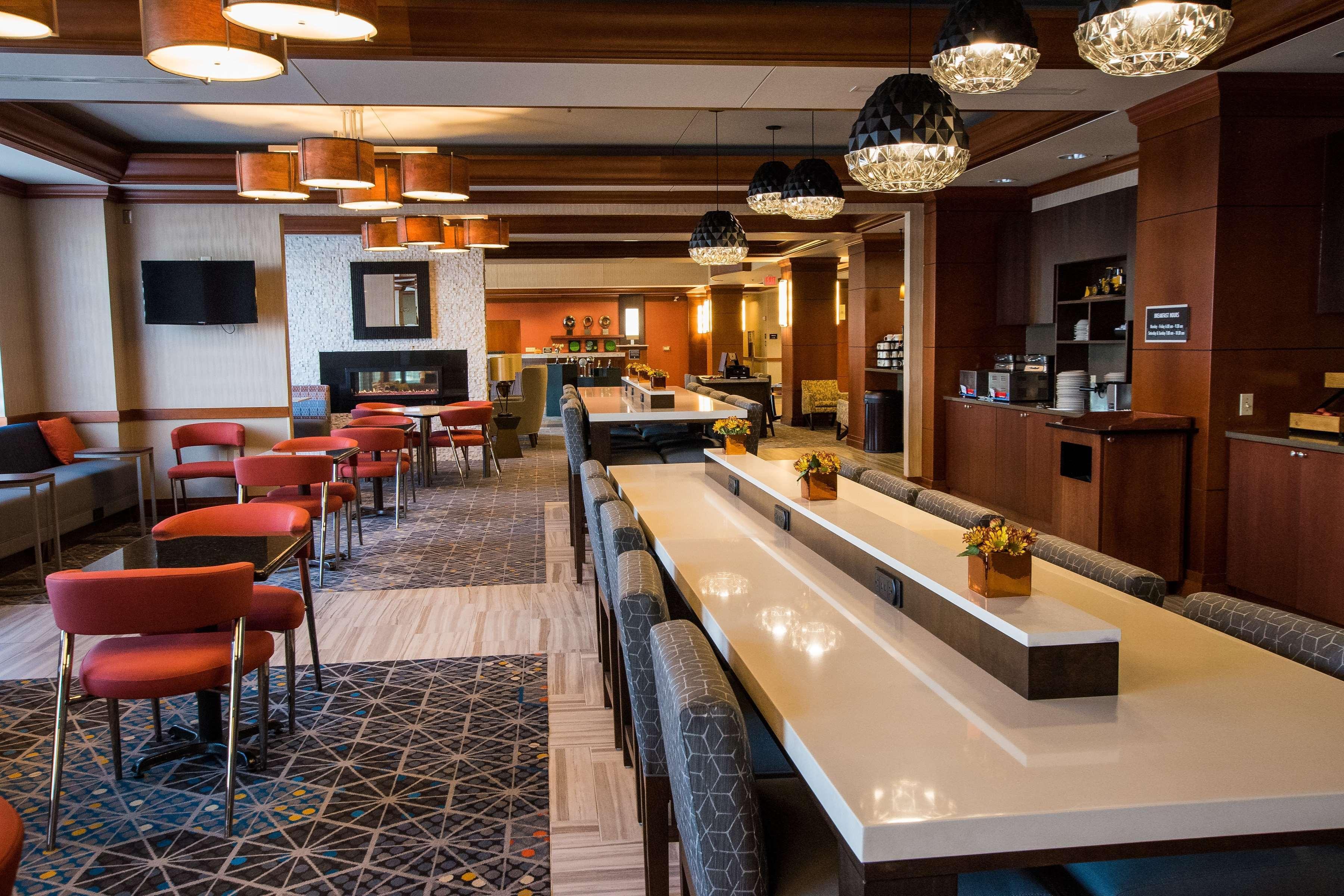Wyndham Moline On John Deere Commons Hotel Екстериор снимка