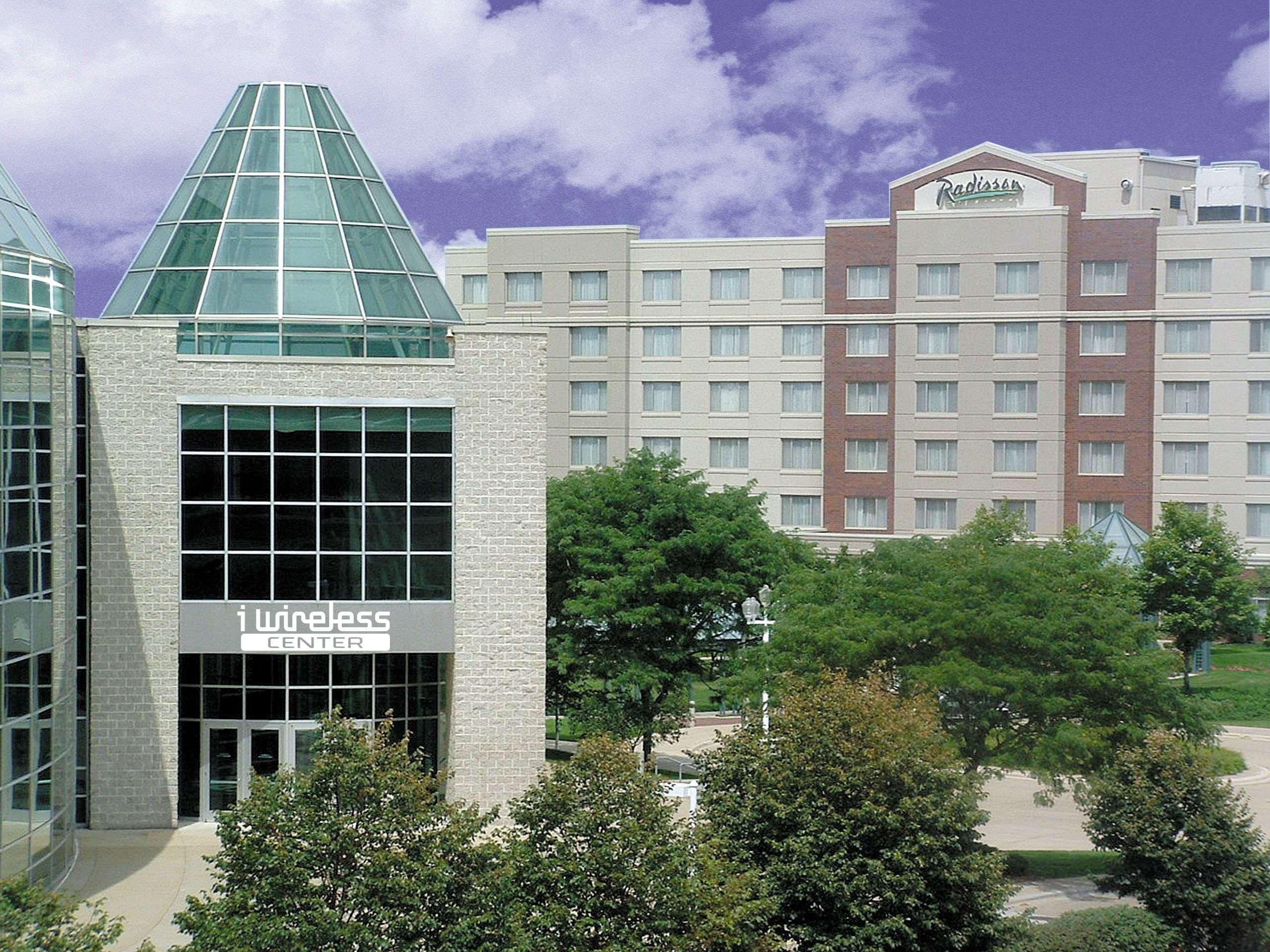 Wyndham Moline On John Deere Commons Hotel Екстериор снимка