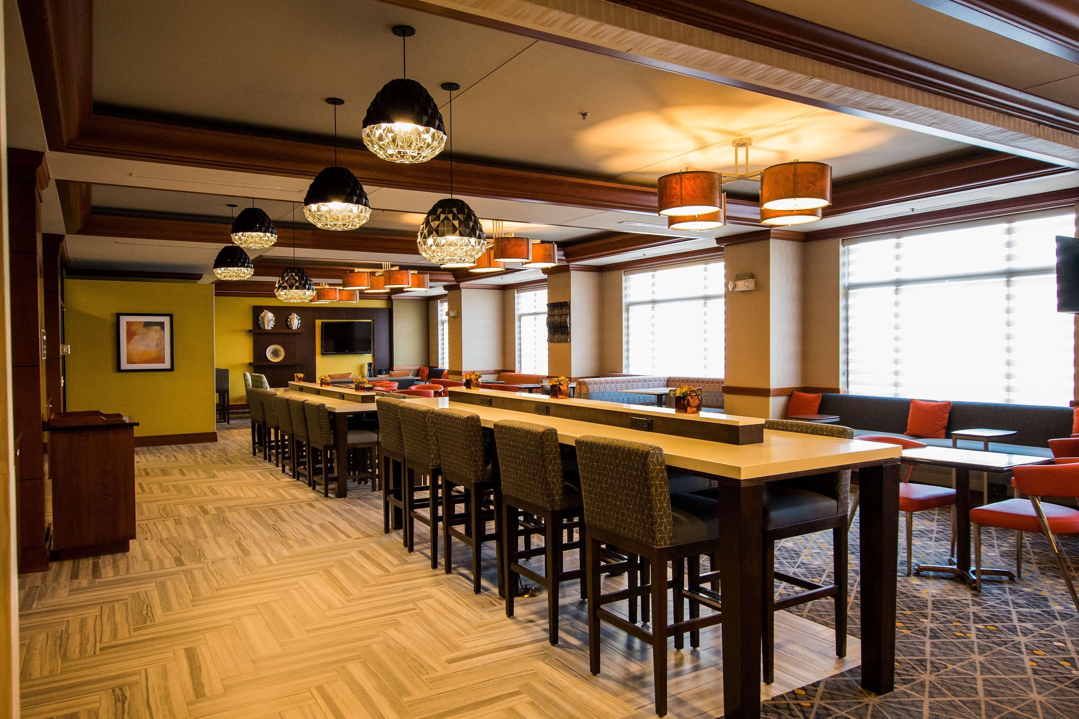 Wyndham Moline On John Deere Commons Hotel Екстериор снимка