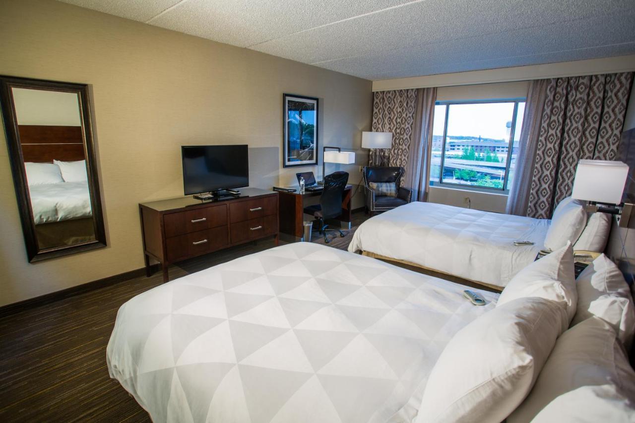 Wyndham Moline On John Deere Commons Hotel Екстериор снимка