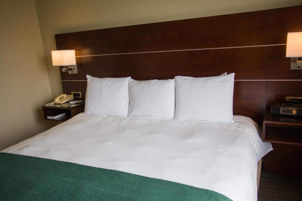 Wyndham Moline On John Deere Commons Hotel Екстериор снимка